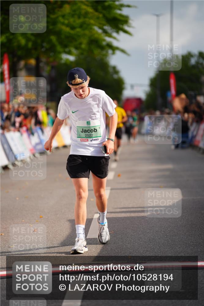 20.09.2026 - PSD Bank Halbmarathon LAZAROV Photography http://msf.ph/oto/10528194 20.09.2026 12:08:45 Ziel 2478, 2522, 4613 meine-sportfotos.de