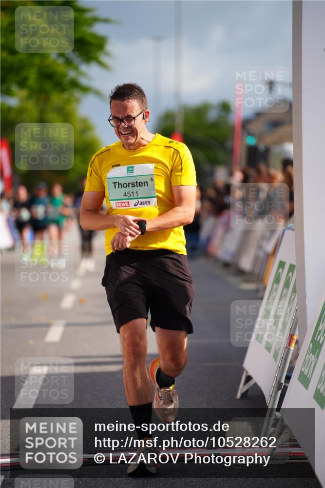 20.09.2026 - PSD Bank Halbmarathon LAZAROV Photography http://msf.ph/oto/10528262 20.09.2026 12:08:53 Ziel 2522, 4511 meine-sportfotos.de