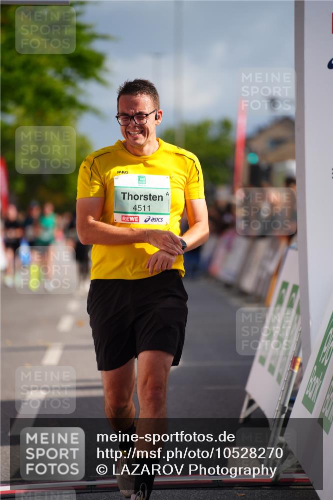 20.09.2026 - PSD Bank Halbmarathon LAZAROV Photography http://msf.ph/oto/10528270 20.09.2026 12:08:53 Ziel 2522, 4511 meine-sportfotos.de