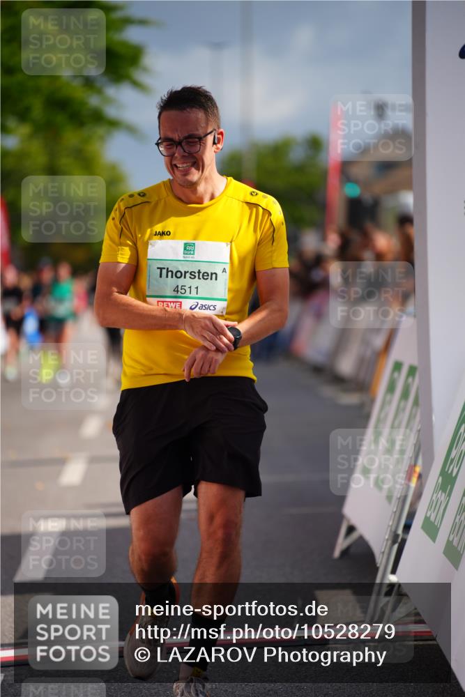 20.09.2026 - PSD Bank Halbmarathon LAZAROV Photography http://msf.ph/oto/10528279 20.09.2026 12:08:53 Ziel 2522, 4511 meine-sportfotos.de