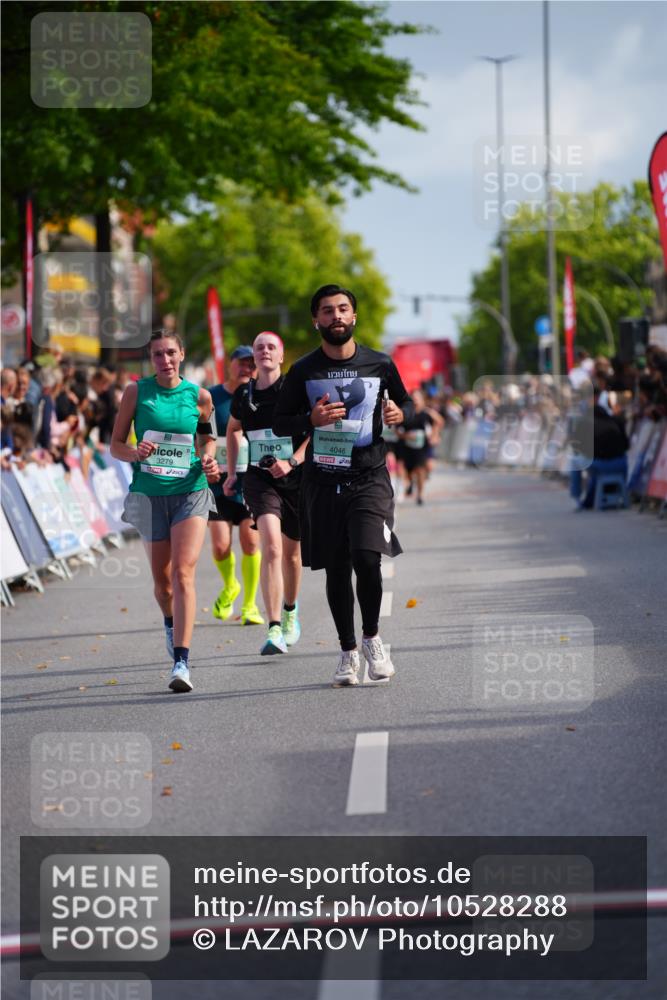 20.09.2026 - PSD Bank Halbmarathon LAZAROV Photography http://msf.ph/oto/10528288 20.09.2026 12:08:59 Ziel 2621, 3279, 4046, 4511 meine-sportfotos.de