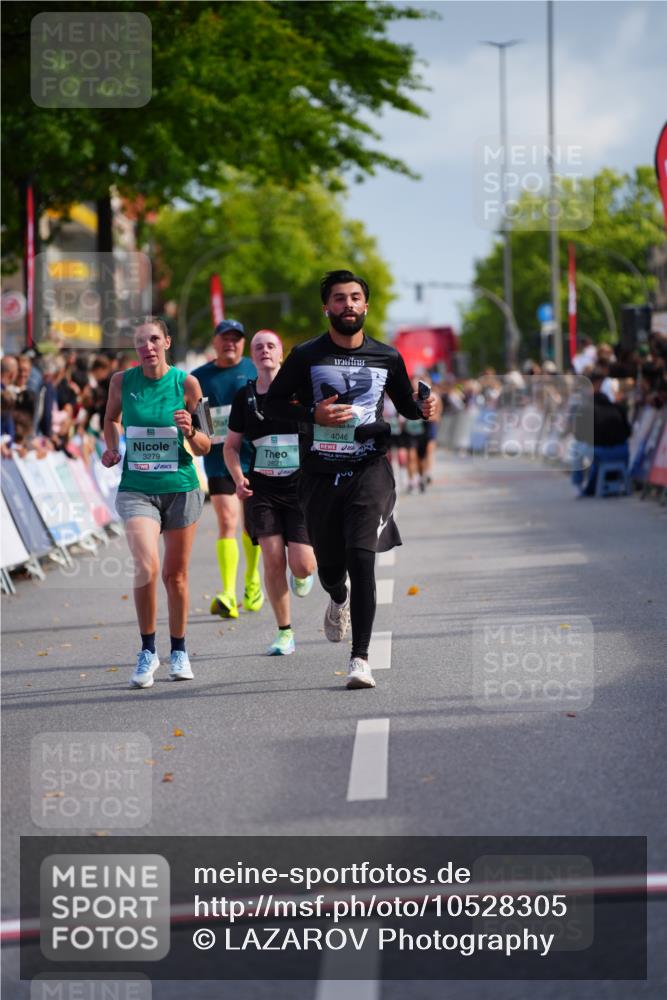 20.09.2026 - PSD Bank Halbmarathon LAZAROV Photography http://msf.ph/oto/10528305 20.09.2026 12:08:59 Ziel 2621, 3279, 4046, 4511 meine-sportfotos.de