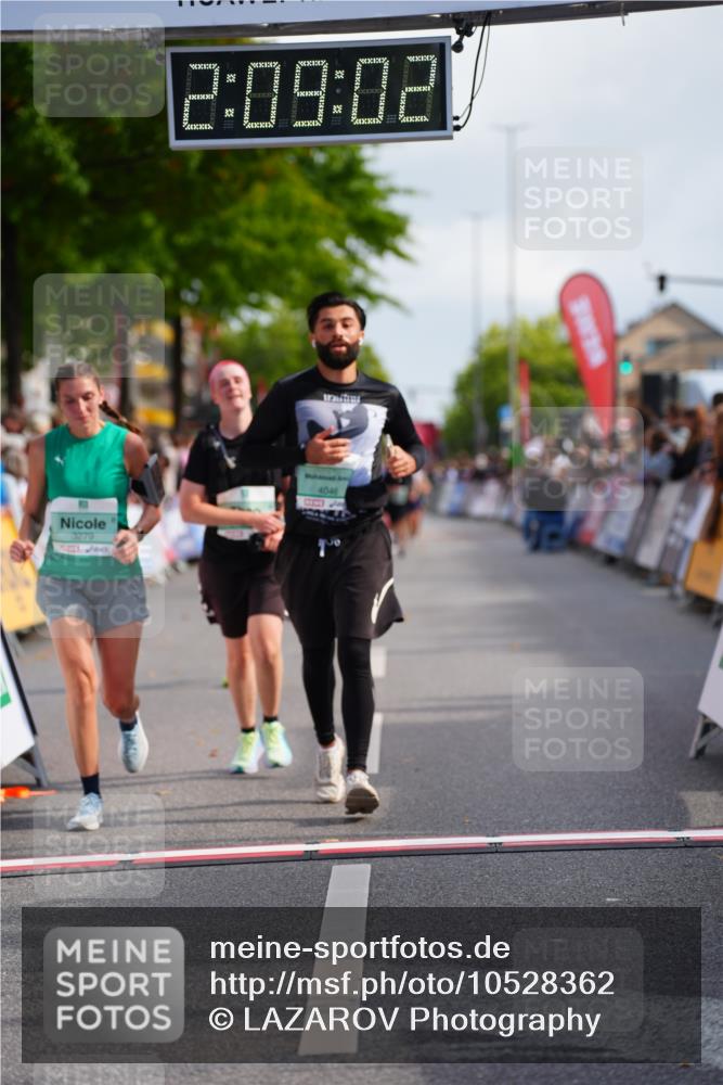 20.09.2026 - PSD Bank Halbmarathon LAZAROV Photography http://msf.ph/oto/10528362 20.09.2026 12:09:01 Ziel 2621, 3279, 3690, 4046 meine-sportfotos.de