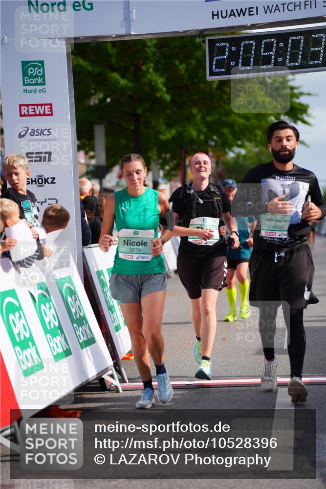 20.09.2026 - PSD Bank Halbmarathon LAZAROV Photography http://msf.ph/oto/10528396 20.09.2026 12:09:02 Ziel 2621, 3279, 3690, 4046 meine-sportfotos.de