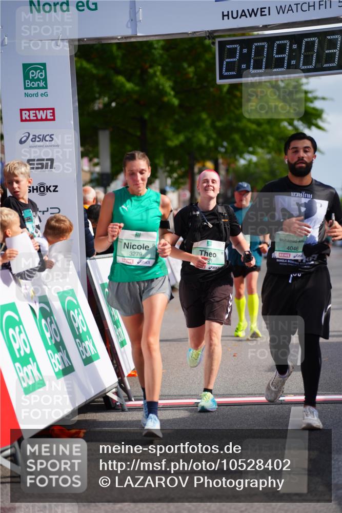 20.09.2026 - PSD Bank Halbmarathon LAZAROV Photography http://msf.ph/oto/10528402 20.09.2026 12:09:02 Ziel 2621, 3279, 3690, 4046 meine-sportfotos.de