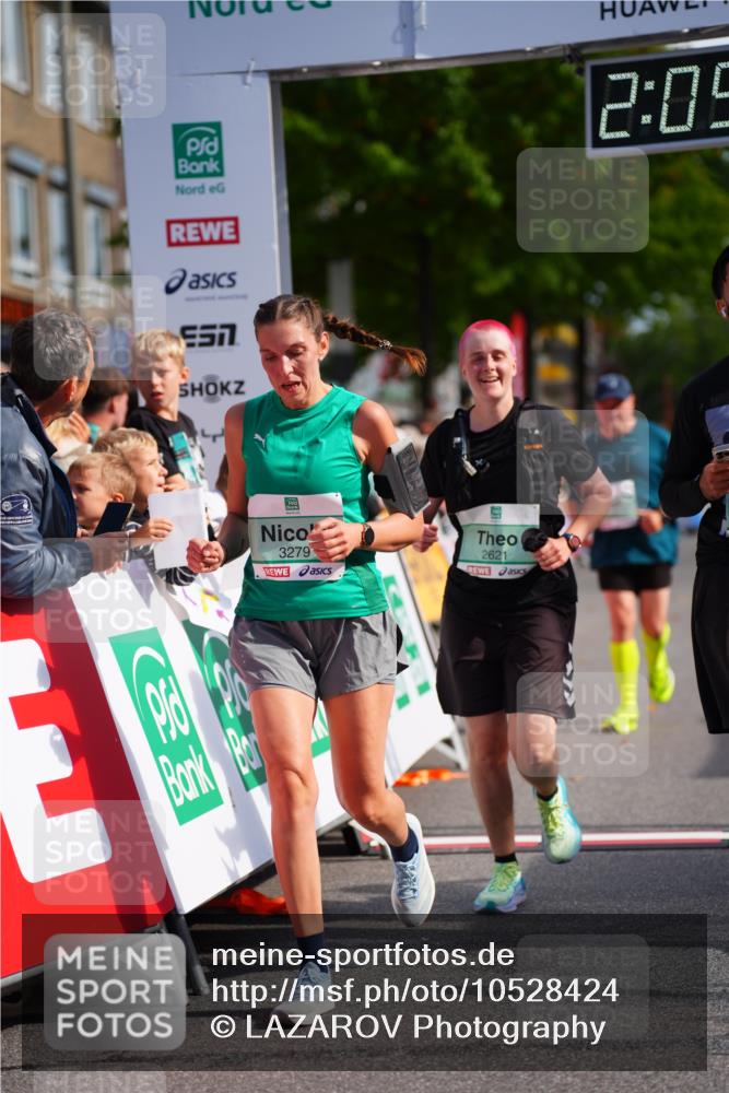 20.09.2026 - PSD Bank Halbmarathon LAZAROV Photography http://msf.ph/oto/10528424 20.09.2026 12:09:03 Ziel 2621, 3279, 3690, 4046 meine-sportfotos.de