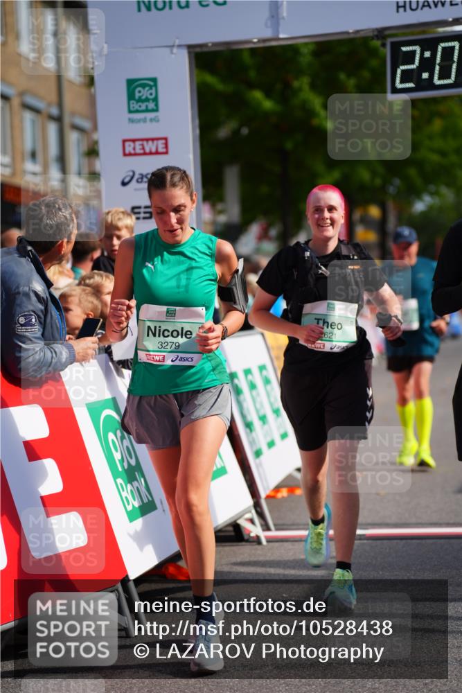 20.09.2026 - PSD Bank Halbmarathon LAZAROV Photography http://msf.ph/oto/10528438 20.09.2026 12:09:03 Ziel 2621, 3279, 3690, 4046 meine-sportfotos.de
