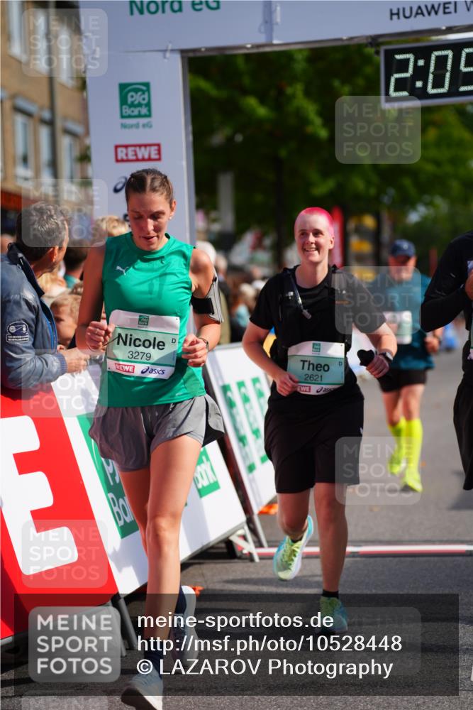 20.09.2026 - PSD Bank Halbmarathon LAZAROV Photography http://msf.ph/oto/10528448 20.09.2026 12:09:03 Ziel 2621, 3279, 3690, 4046 meine-sportfotos.de