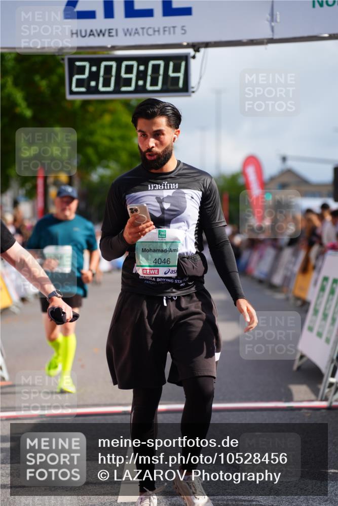 20.09.2026 - PSD Bank Halbmarathon LAZAROV Photography http://msf.ph/oto/10528456 20.09.2026 12:09:04 Ziel 2621, 3279, 3690, 4046 meine-sportfotos.de