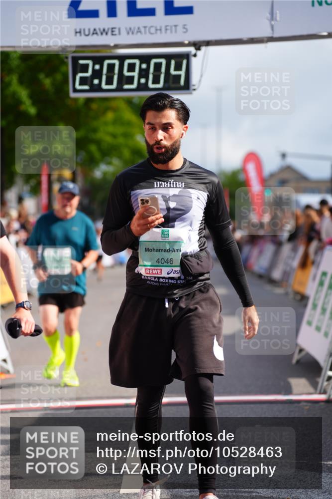 20.09.2026 - PSD Bank Halbmarathon LAZAROV Photography http://msf.ph/oto/10528463 20.09.2026 12:09:04 Ziel 2621, 3279, 3690, 4046 meine-sportfotos.de