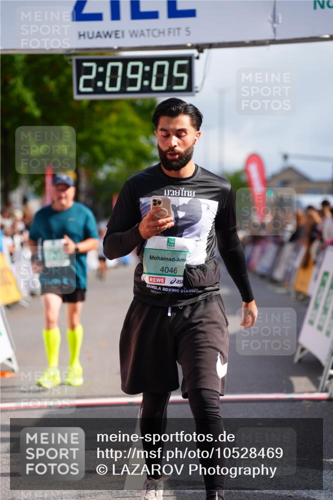 20.09.2026 - PSD Bank Halbmarathon LAZAROV Photography http://msf.ph/oto/10528469 20.09.2026 12:09:04 Ziel 2621, 3279, 3690, 4046 meine-sportfotos.de