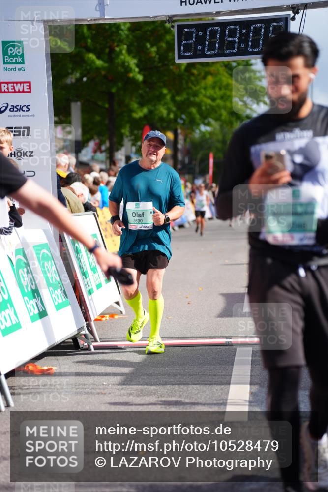 20.09.2026 - PSD Bank Halbmarathon LAZAROV Photography http://msf.ph/oto/10528479 20.09.2026 12:09:05 Ziel 2621, 3279, 3690, 4046 meine-sportfotos.de