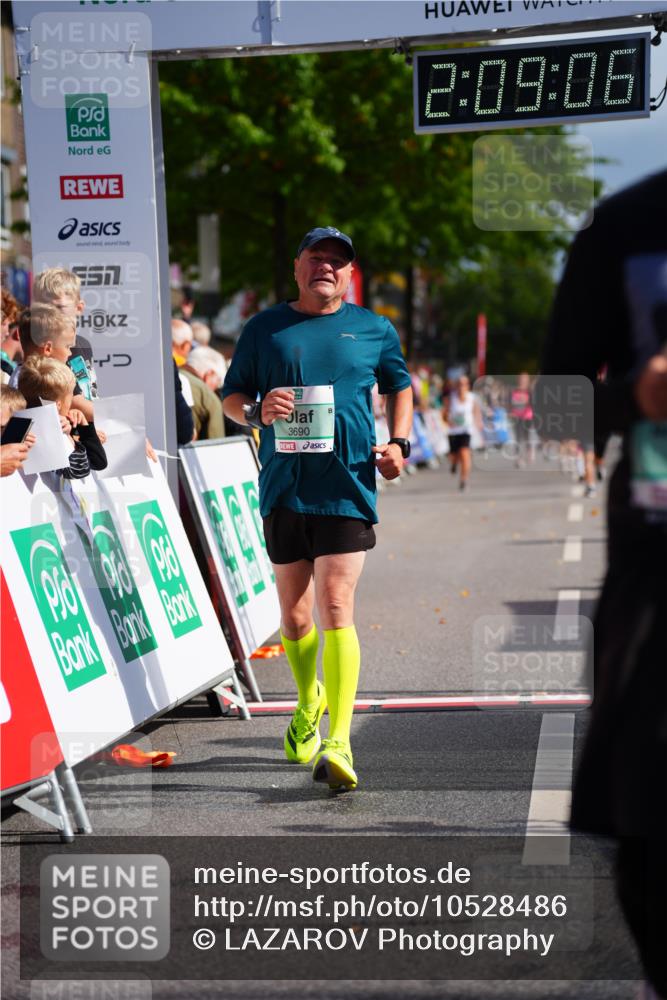 20.09.2026 - PSD Bank Halbmarathon LAZAROV Photography http://msf.ph/oto/10528486 20.09.2026 12:09:05 Ziel 2621, 3279, 3690, 4046 meine-sportfotos.de