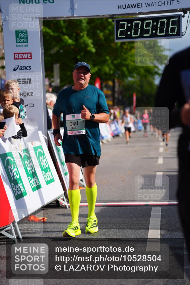 20.09.2026 - PSD Bank Halbmarathon LAZAROV Photography http://msf.ph/oto/10528504 20.09.2026 12:09:06 Ziel 2621, 3279, 3690, 4046 meine-sportfotos.de