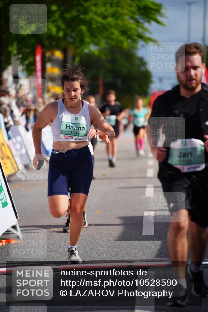 20.09.2026 - PSD Bank Halbmarathon LAZAROV Photography http://msf.ph/oto/10528590 20.09.2026 12:09:12 Ziel 1290, 1534, 1945, 2188, 3250, 3432, 3690 meine-sportfotos.de