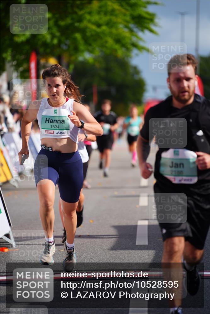20.09.2026 - PSD Bank Halbmarathon LAZAROV Photography http://msf.ph/oto/10528595 20.09.2026 12:09:12 Ziel 1290, 1534, 1945, 2188, 3250, 3432, 3690 meine-sportfotos.de