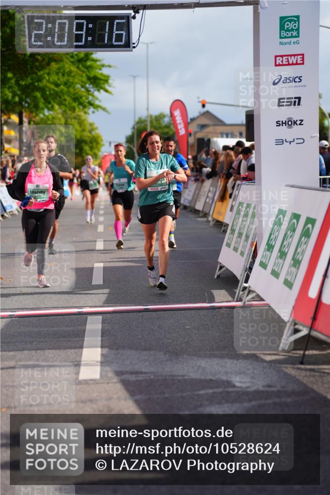 20.09.2026 - PSD Bank Halbmarathon LAZAROV Photography http://msf.ph/oto/10528624 20.09.2026 12:09:15 Ziel 1065, 1066, 1290, 1534, 1945, 2188, 3250, 3432, 4240 meine-sportfotos.de