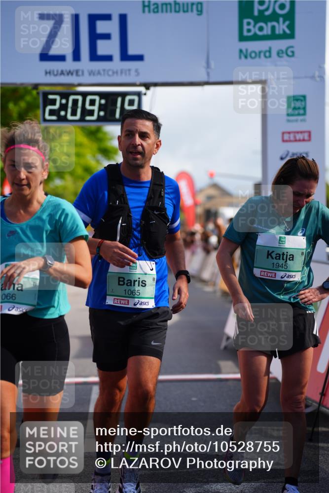 20.09.2026 - PSD Bank Halbmarathon LAZAROV Photography http://msf.ph/oto/10528755 20.09.2026 12:09:19 Ziel 1065, 1066, 1290, 1534, 1945, 2188, 2405, 3250, 3432, 4240, 4559 meine-sportfotos.de