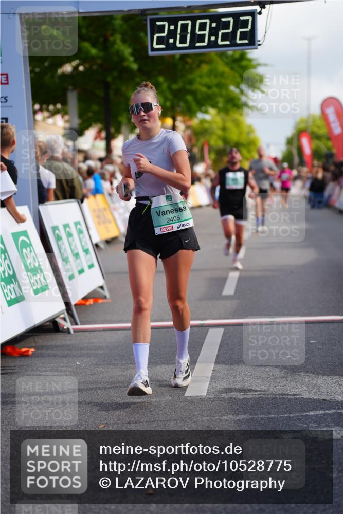 20.09.2026 - PSD Bank Halbmarathon LAZAROV Photography http://msf.ph/oto/10528775 20.09.2026 12:09:22 Ziel 1065, 1066, 1945, 2405, 3432, 4240, 4559 meine-sportfotos.de