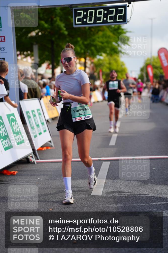 20.09.2026 - PSD Bank Halbmarathon LAZAROV Photography http://msf.ph/oto/10528806 20.09.2026 12:09:22 Ziel 1065, 1066, 1945, 2405, 3432, 4240, 4559 meine-sportfotos.de