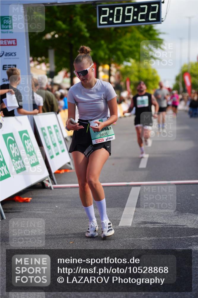 20.09.2026 - PSD Bank Halbmarathon LAZAROV Photography http://msf.ph/oto/10528868 20.09.2026 12:09:22 Ziel 1065, 1066, 1945, 2405, 3432, 4240, 4559 meine-sportfotos.de