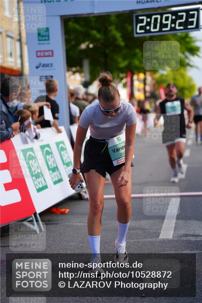 20.09.2026 - PSD Bank Halbmarathon LAZAROV Photography http://msf.ph/oto/10528872 20.09.2026 12:09:23 Ziel 1065, 1066, 1945, 2405, 3432, 4240, 4559 meine-sportfotos.de