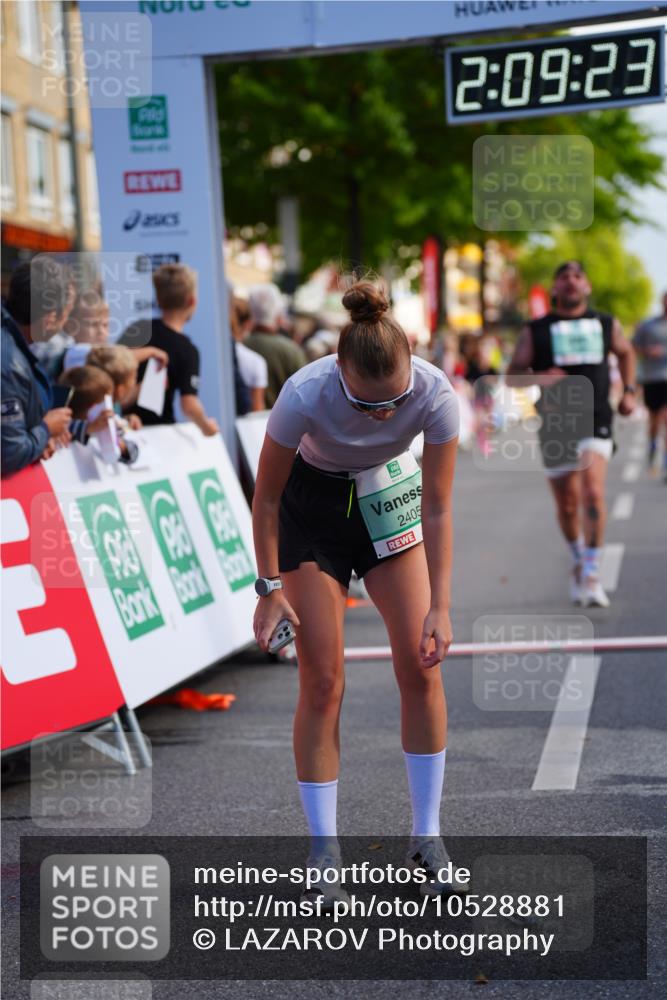 20.09.2026 - PSD Bank Halbmarathon LAZAROV Photography http://msf.ph/oto/10528881 20.09.2026 12:09:23 Ziel 1065, 1066, 1945, 2405, 3432, 4240, 4559 meine-sportfotos.de