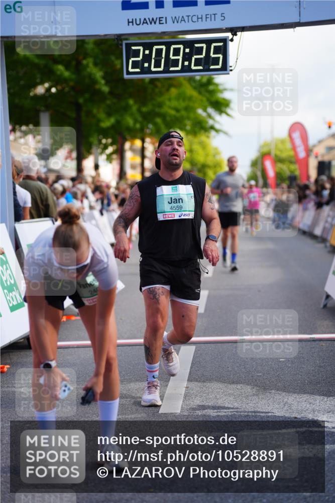 20.09.2026 - PSD Bank Halbmarathon LAZAROV Photography http://msf.ph/oto/10528891 20.09.2026 12:09:24 Ziel 1065, 1066, 1945, 2405, 3432, 3658, 4064, 4240, 4559 meine-sportfotos.de