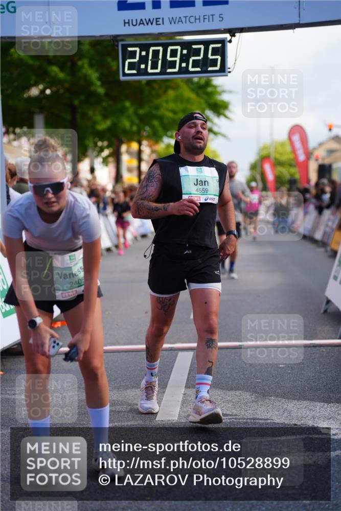 20.09.2026 - PSD Bank Halbmarathon LAZAROV Photography http://msf.ph/oto/10528899 20.09.2026 12:09:24 Ziel 1065, 1066, 1945, 2405, 3432, 3658, 4064, 4240, 4559 meine-sportfotos.de