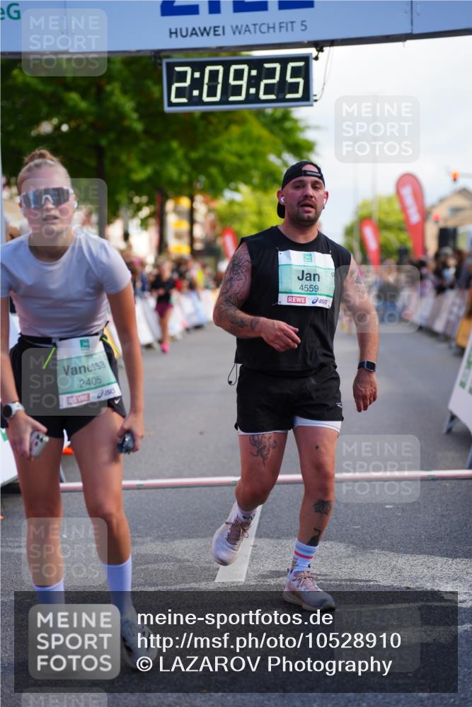 20.09.2026 - PSD Bank Halbmarathon LAZAROV Photography http://msf.ph/oto/10528910 20.09.2026 12:09:24 Ziel 1065, 1066, 1945, 2405, 3432, 3658, 4064, 4240, 4559 meine-sportfotos.de