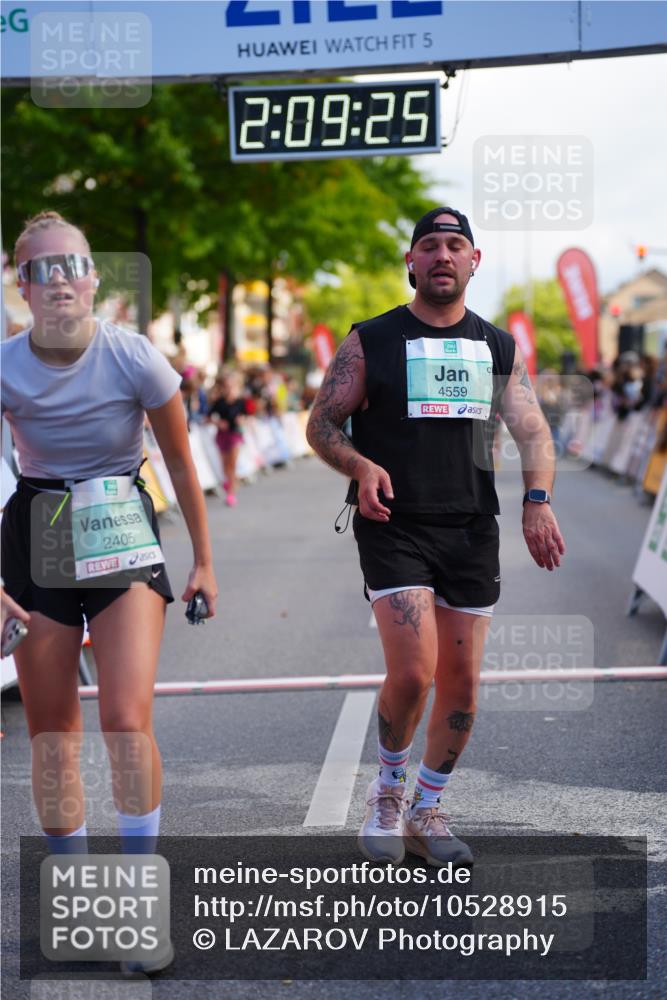 20.09.2026 - PSD Bank Halbmarathon LAZAROV Photography http://msf.ph/oto/10528915 20.09.2026 12:09:25 Ziel 1065, 1066, 2405, 3658, 4064, 4240, 4559 meine-sportfotos.de