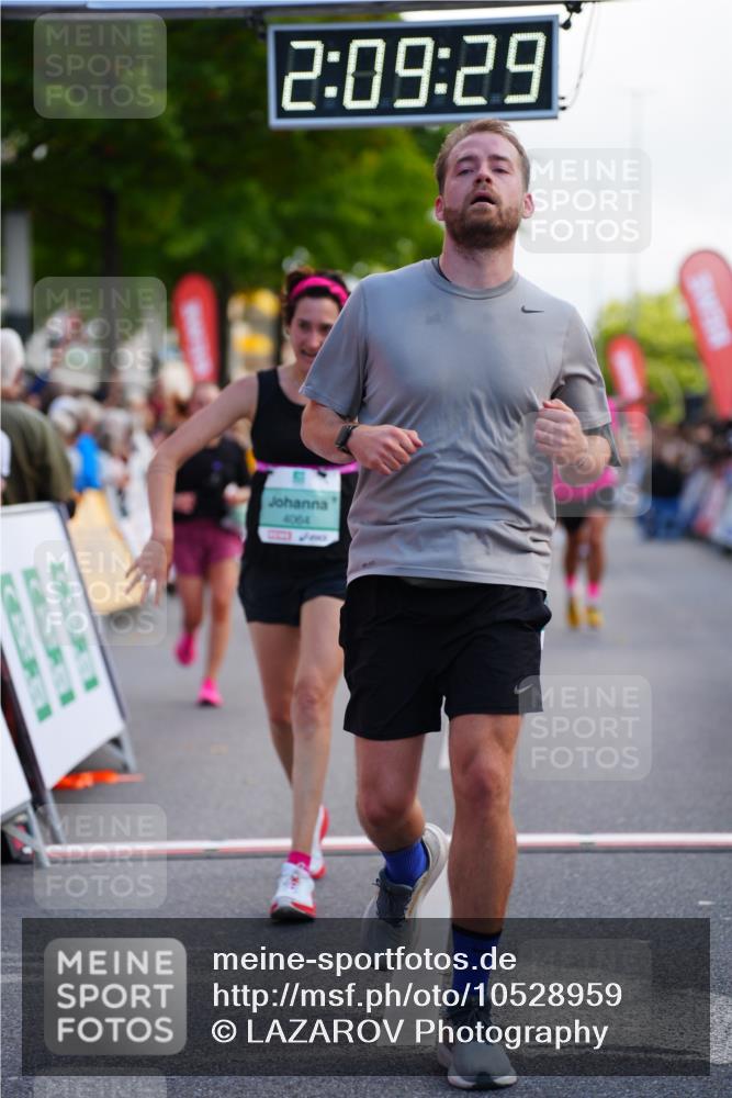 20.09.2026 - PSD Bank Halbmarathon LAZAROV Photography http://msf.ph/oto/10528959 20.09.2026 12:09:29 Ziel 1176, 3658, 3813, 4064, 4233, 4234, 4559, 4563 meine-sportfotos.de