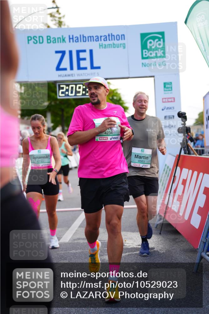 20.09.2026 - PSD Bank Halbmarathon LAZAROV Photography http://msf.ph/oto/10529023 20.09.2026 12:09:34 Ziel 1031, 1167, 1176, 2526, 3137, 3339, 3658, 3813, 4064, 4233, 4234, 4563 meine-sportfotos.de
