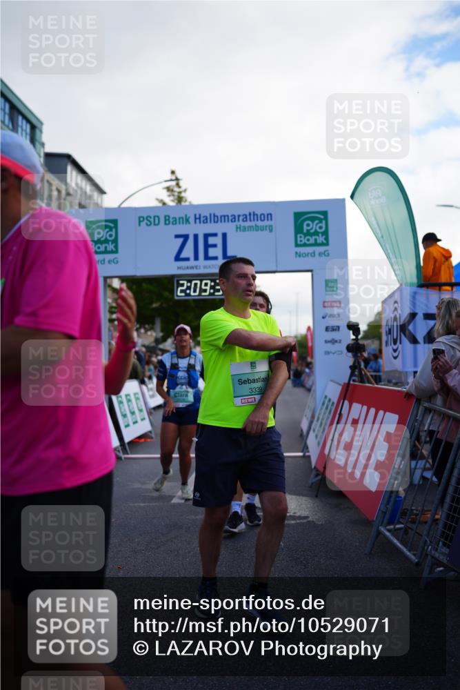 20.09.2026 - PSD Bank Halbmarathon LAZAROV Photography http://msf.ph/oto/10529071 20.09.2026 12:09:37 Ziel 1031, 1167, 1176, 2198, 2526, 3137, 3339, 3813, 3816, 4030, 4233, 4234, 4563 meine-sportfotos.de