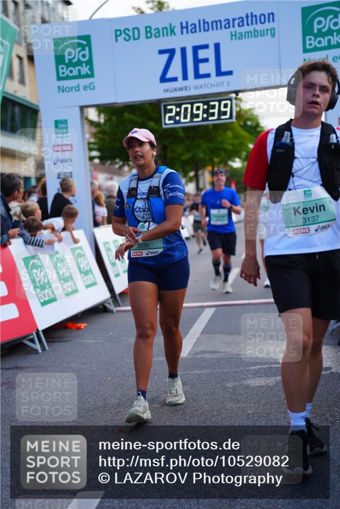 20.09.2026 - PSD Bank Halbmarathon LAZAROV Photography http://msf.ph/oto/10529082 20.09.2026 12:09:38 Ziel 1031, 1167, 1176, 2025, 2198, 2526, 3137, 3339, 3813, 3816, 4030, 4233, 4234, 4563 meine-sportfotos.de