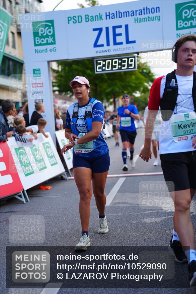 20.09.2026 - PSD Bank Halbmarathon LAZAROV Photography http://msf.ph/oto/10529090 20.09.2026 12:09:38 Ziel 1031, 1167, 1176, 2025, 2198, 2526, 3137, 3339, 3813, 3816, 4030, 4233, 4234, 4563 meine-sportfotos.de