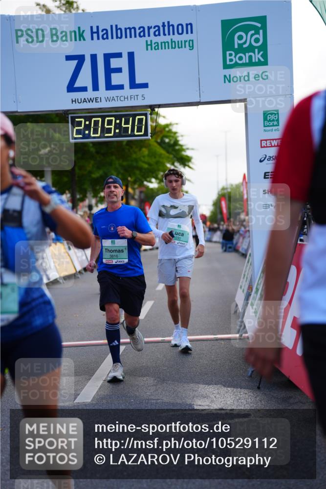 20.09.2026 - PSD Bank Halbmarathon LAZAROV Photography http://msf.ph/oto/10529112 20.09.2026 12:09:39 Ziel 1031, 1167, 1176, 2025, 2198, 2526, 3137, 3339, 3813, 3816, 4030, 4233, 4234, 4563 meine-sportfotos.de