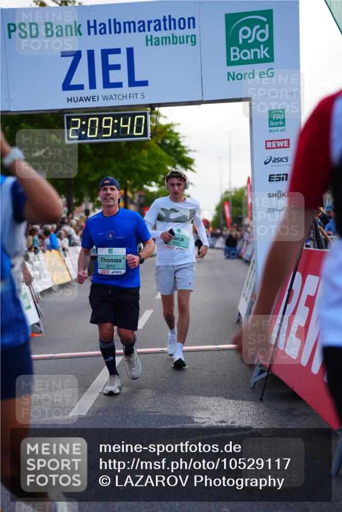 20.09.2026 - PSD Bank Halbmarathon LAZAROV Photography http://msf.ph/oto/10529117 20.09.2026 12:09:39 Ziel 1031, 1167, 1176, 2025, 2198, 2526, 3137, 3339, 3813, 3816, 4030, 4233, 4234, 4563 meine-sportfotos.de