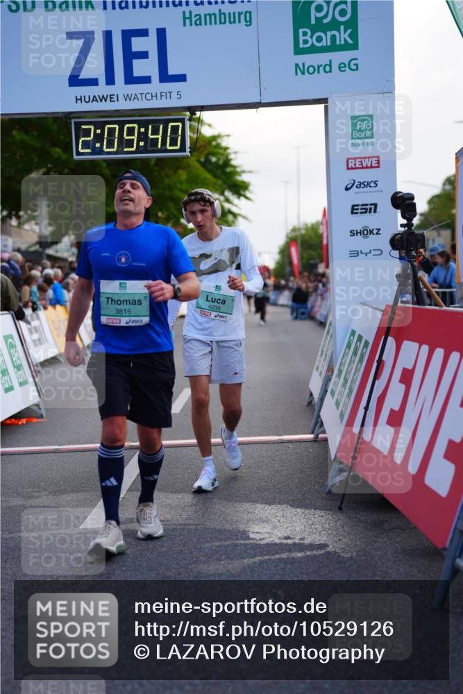 20.09.2026 - PSD Bank Halbmarathon LAZAROV Photography http://msf.ph/oto/10529126 20.09.2026 12:09:40 Ziel 1031, 1167, 2025, 2198, 2526, 3137, 3339, 3816, 4030, 4233, 4234, 4563 meine-sportfotos.de