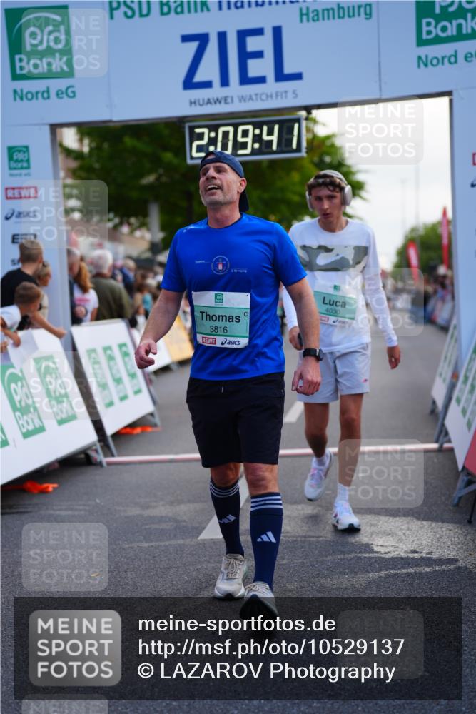 20.09.2026 - PSD Bank Halbmarathon LAZAROV Photography http://msf.ph/oto/10529137 20.09.2026 12:09:40 Ziel 1031, 1167, 2025, 2198, 2526, 3137, 3339, 3816, 4030, 4233, 4234, 4563 meine-sportfotos.de