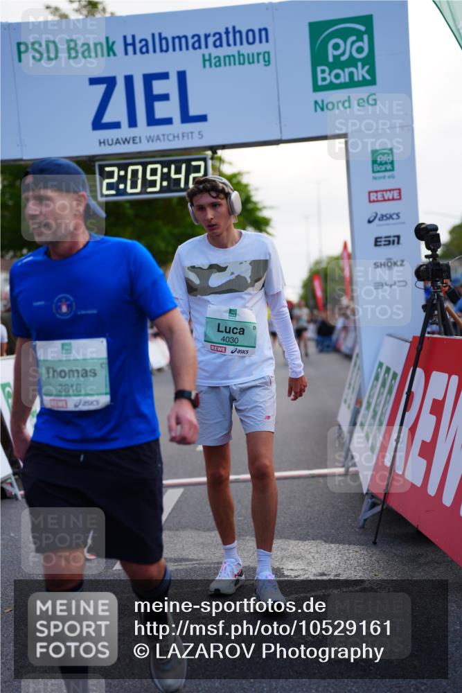 20.09.2026 - PSD Bank Halbmarathon LAZAROV Photography http://msf.ph/oto/10529161 20.09.2026 12:09:41 Ziel 1031, 1167, 2025, 2198, 2526, 3137, 3339, 3816, 4030, 4563 meine-sportfotos.de