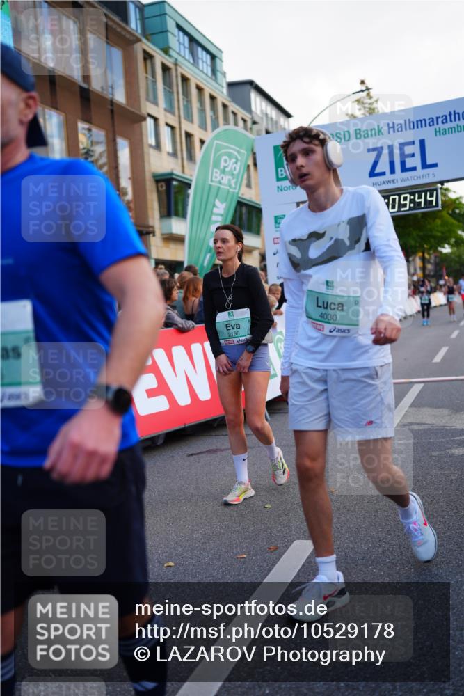 20.09.2026 - PSD Bank Halbmarathon LAZAROV Photography http://msf.ph/oto/10529178 20.09.2026 12:09:43 Ziel 1031, 1167, 2025, 2198, 2526, 3137, 3339, 3816, 4030 meine-sportfotos.de