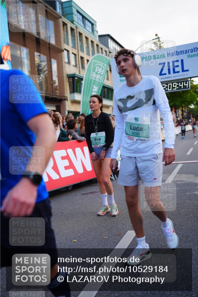 20.09.2026 - PSD Bank Halbmarathon LAZAROV Photography http://msf.ph/oto/10529184 20.09.2026 12:09:43 Ziel 1031, 1167, 2025, 2198, 2526, 3137, 3339, 3816, 4030 meine-sportfotos.de