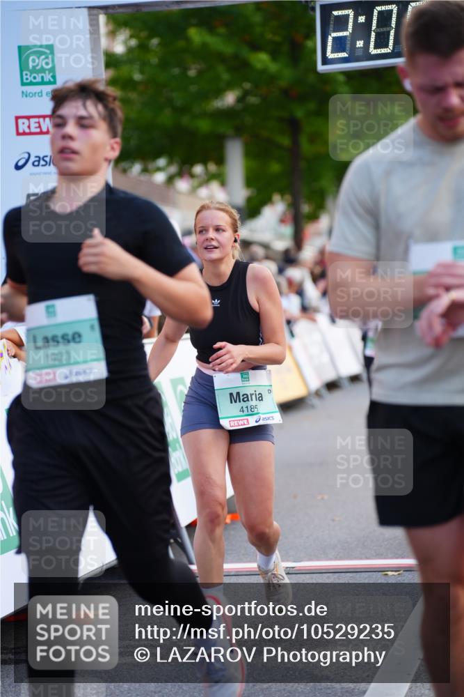 20.09.2026 - PSD Bank Halbmarathon LAZAROV Photography http://msf.ph/oto/10529235 20.09.2026 12:09:49 Ziel 1772, 1923, 2004, 2025, 4185, 4196, 4715 meine-sportfotos.de
