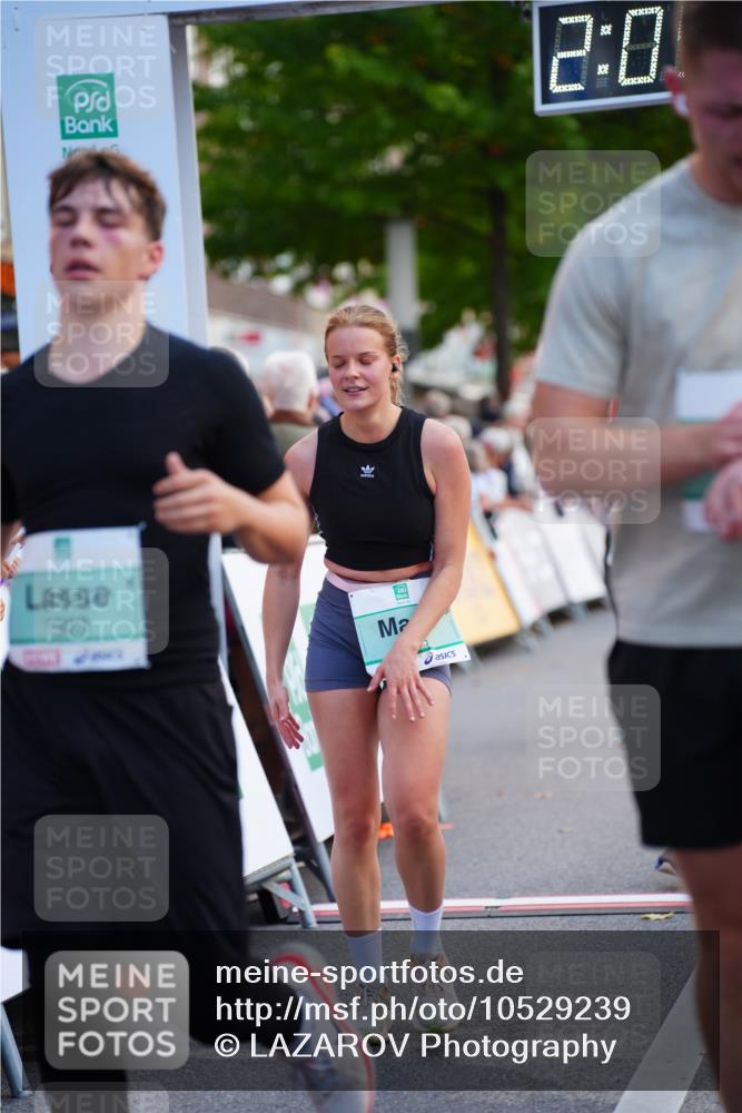20.09.2026 - PSD Bank Halbmarathon LAZAROV Photography http://msf.ph/oto/10529239 20.09.2026 12:09:49 Ziel 1772, 1923, 2004, 2025, 4185, 4196, 4715 meine-sportfotos.de