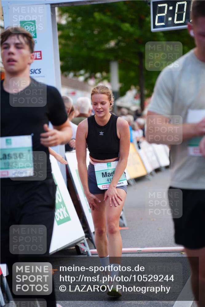 20.09.2026 - PSD Bank Halbmarathon LAZAROV Photography http://msf.ph/oto/10529244 20.09.2026 12:09:50 Ziel 1772, 1923, 2004, 2025, 4185, 4196, 4715 meine-sportfotos.de
