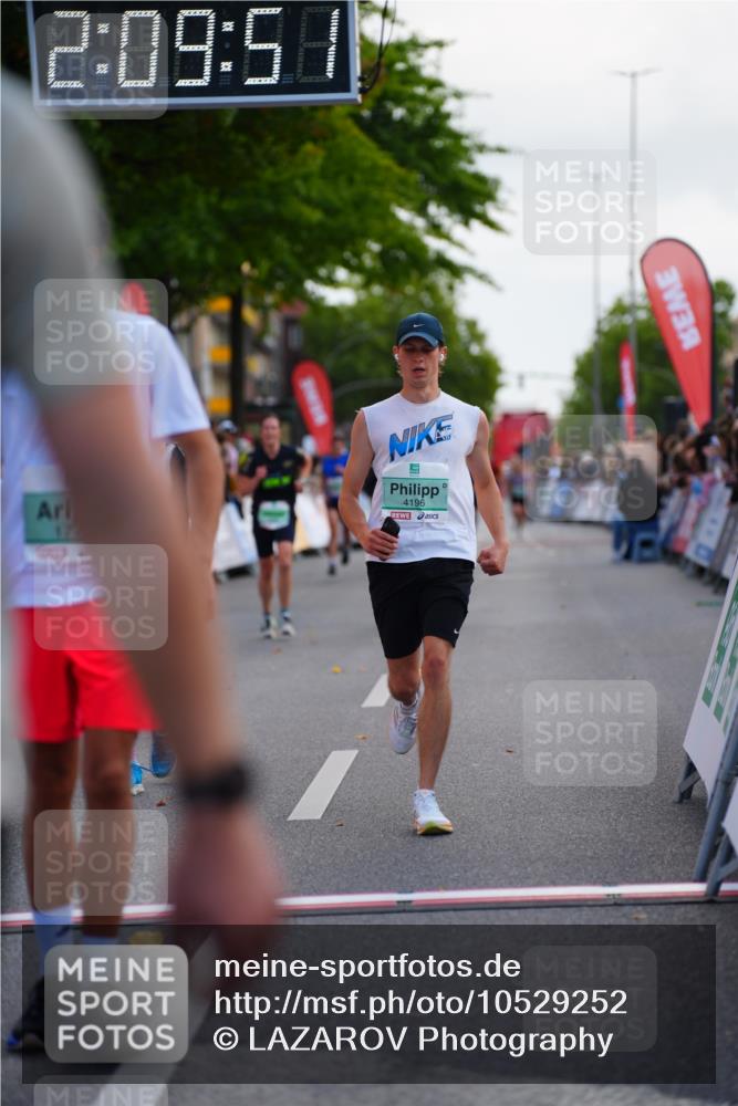 20.09.2026 - PSD Bank Halbmarathon LAZAROV Photography http://msf.ph/oto/10529252 20.09.2026 12:09:51 Ziel 1772, 1923, 2004, 2018, 4185, 4196, 4715 meine-sportfotos.de