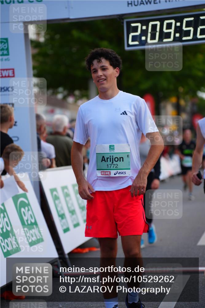 20.09.2026 - PSD Bank Halbmarathon LAZAROV Photography http://msf.ph/oto/10529262 20.09.2026 12:09:52 Ziel 1772, 1923, 2004, 2018, 4185, 4196, 4703, 4715 meine-sportfotos.de