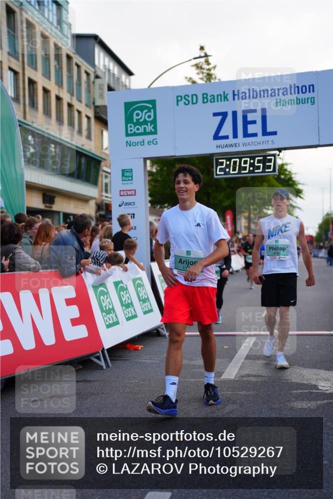 20.09.2026 - PSD Bank Halbmarathon LAZAROV Photography http://msf.ph/oto/10529267 20.09.2026 12:09:52 Ziel 1772, 1923, 2004, 2018, 4185, 4196, 4703, 4715 meine-sportfotos.de