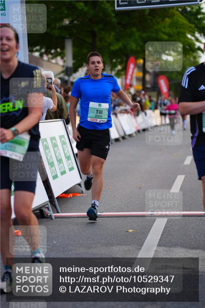20.09.2026 - PSD Bank Halbmarathon LAZAROV Photography http://msf.ph/oto/10529347 20.09.2026 12:09:57 Ziel 1772, 2018, 2434, 2599, 4185, 4196, 4703, 4715 meine-sportfotos.de
